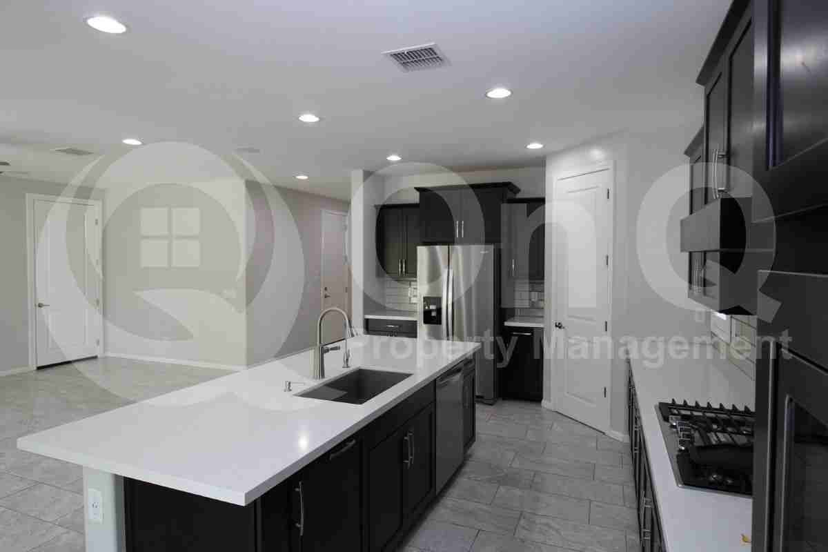 275 E Honeysuckle Pl - Photo 3 of 28