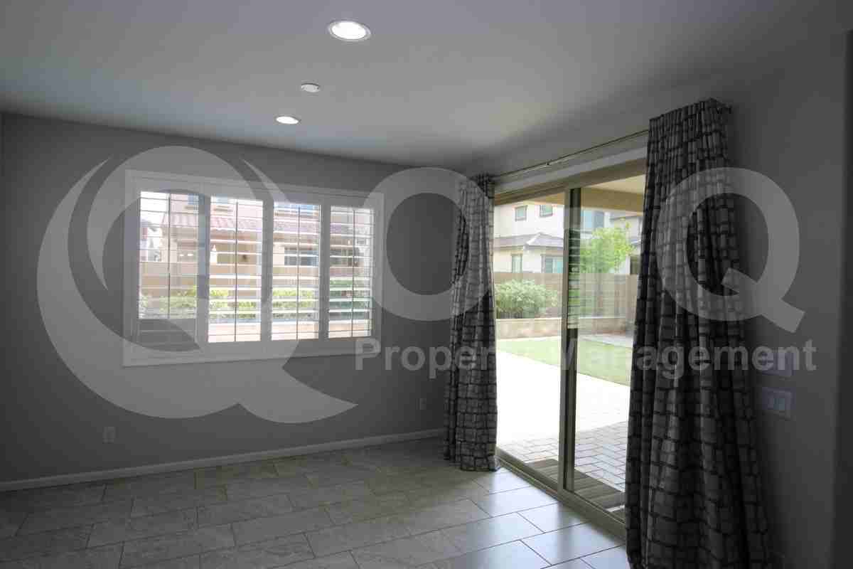 275 E Honeysuckle Pl - Photo 4 of 28
