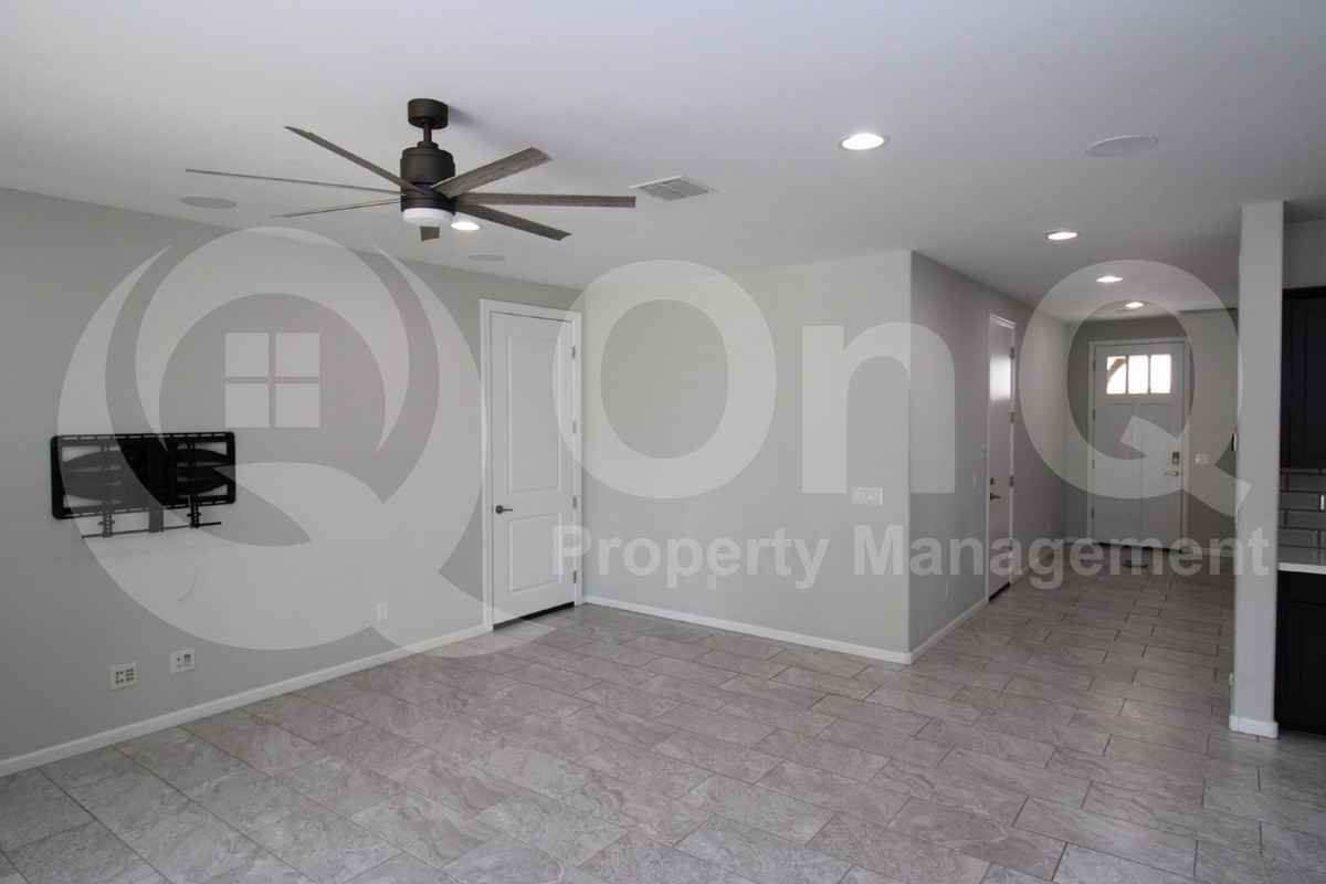275 E Honeysuckle Pl - Photo 7 of 28