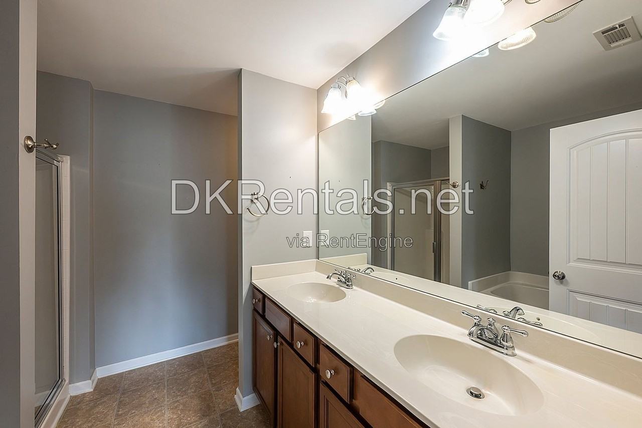 345 Franklin Ln - Photo 2 of 25