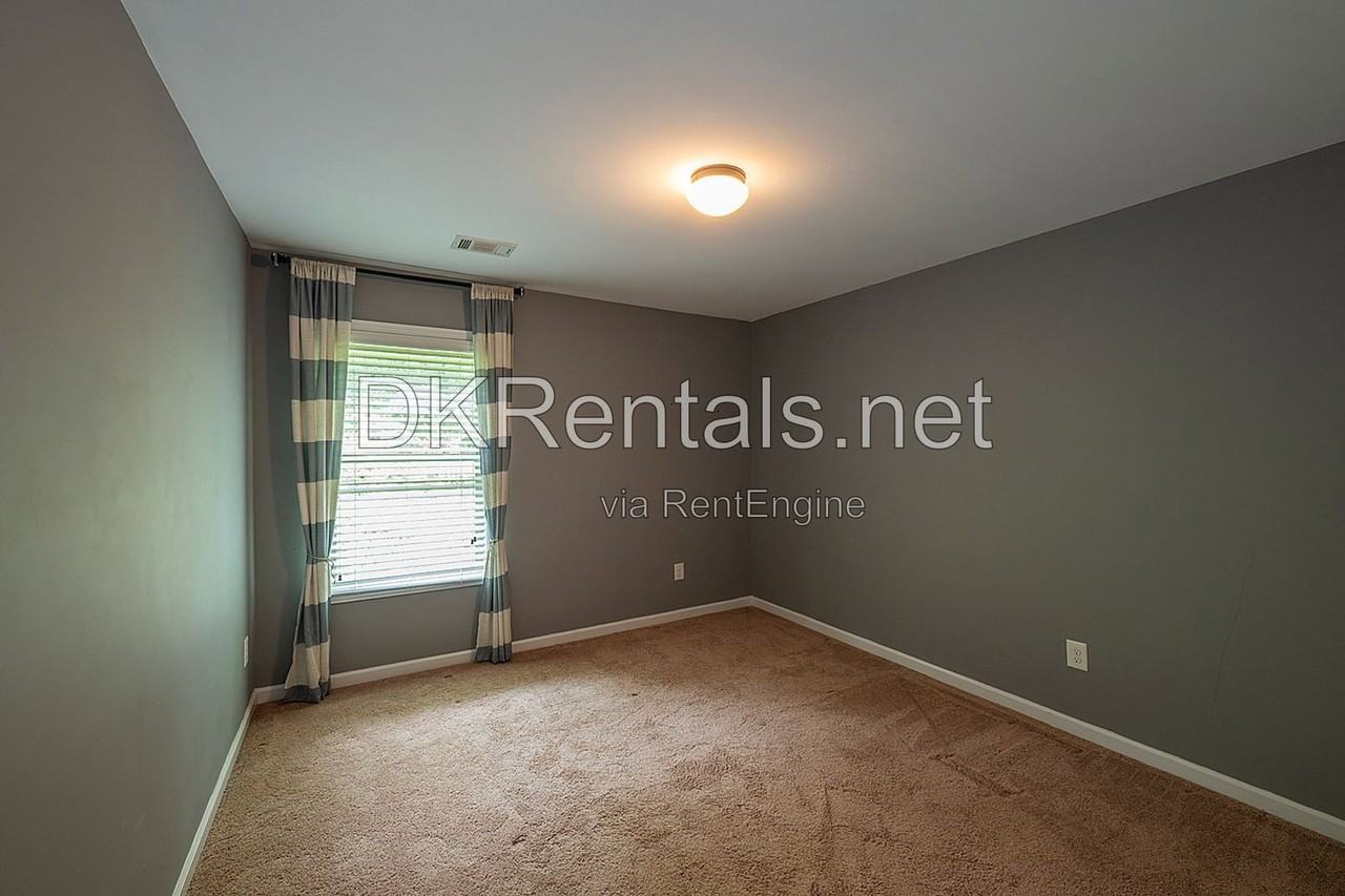 345 Franklin Ln - Photo 3 of 25