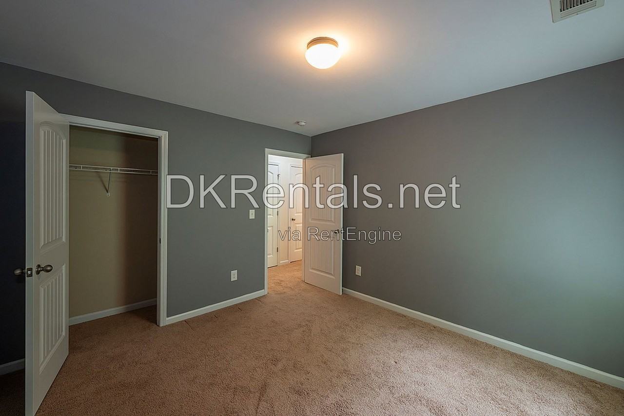 345 Franklin Ln - Photo 4 of 25