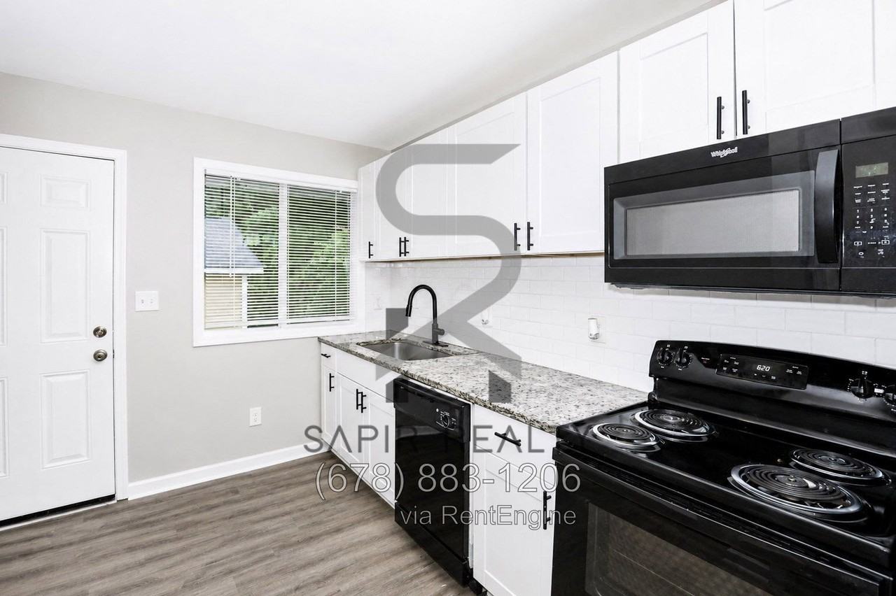 359 Lanier St Nw #6 - Photo 6 of 14