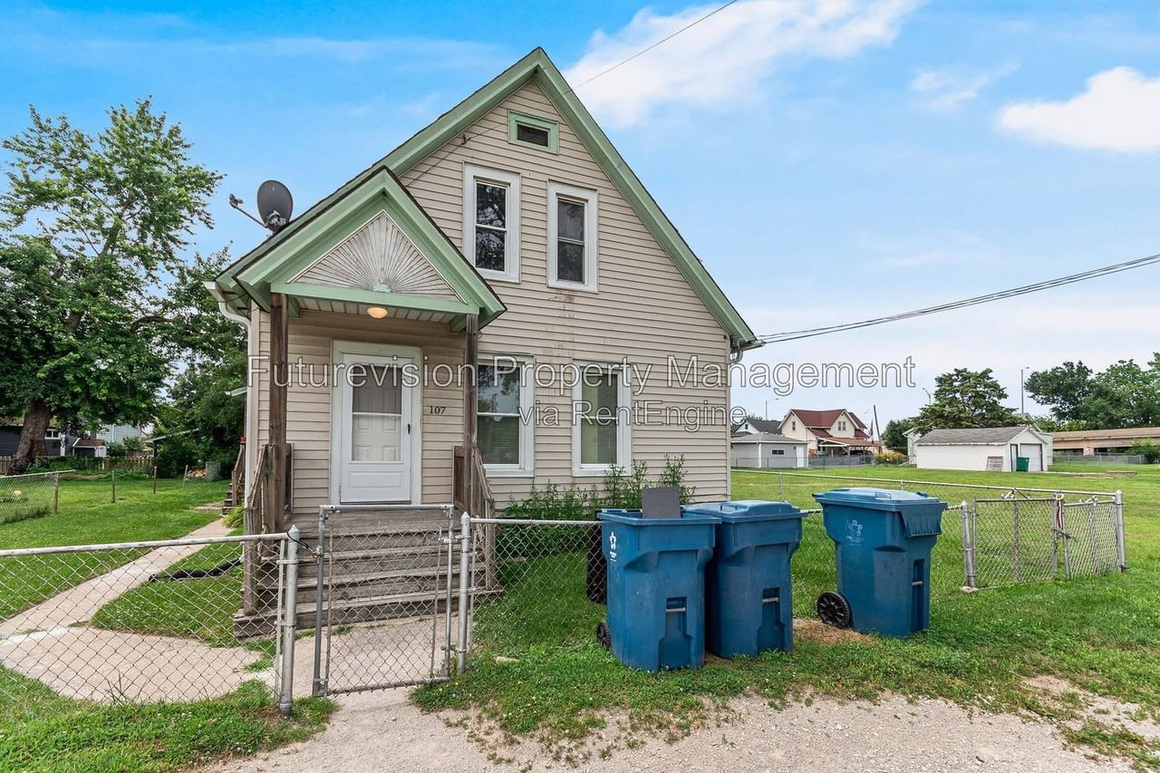 107 Stevens Ave #1