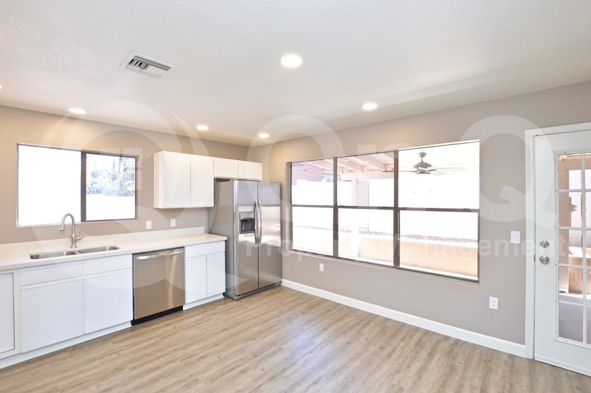 1501 E Commerce Ave - Photo 2 of 19