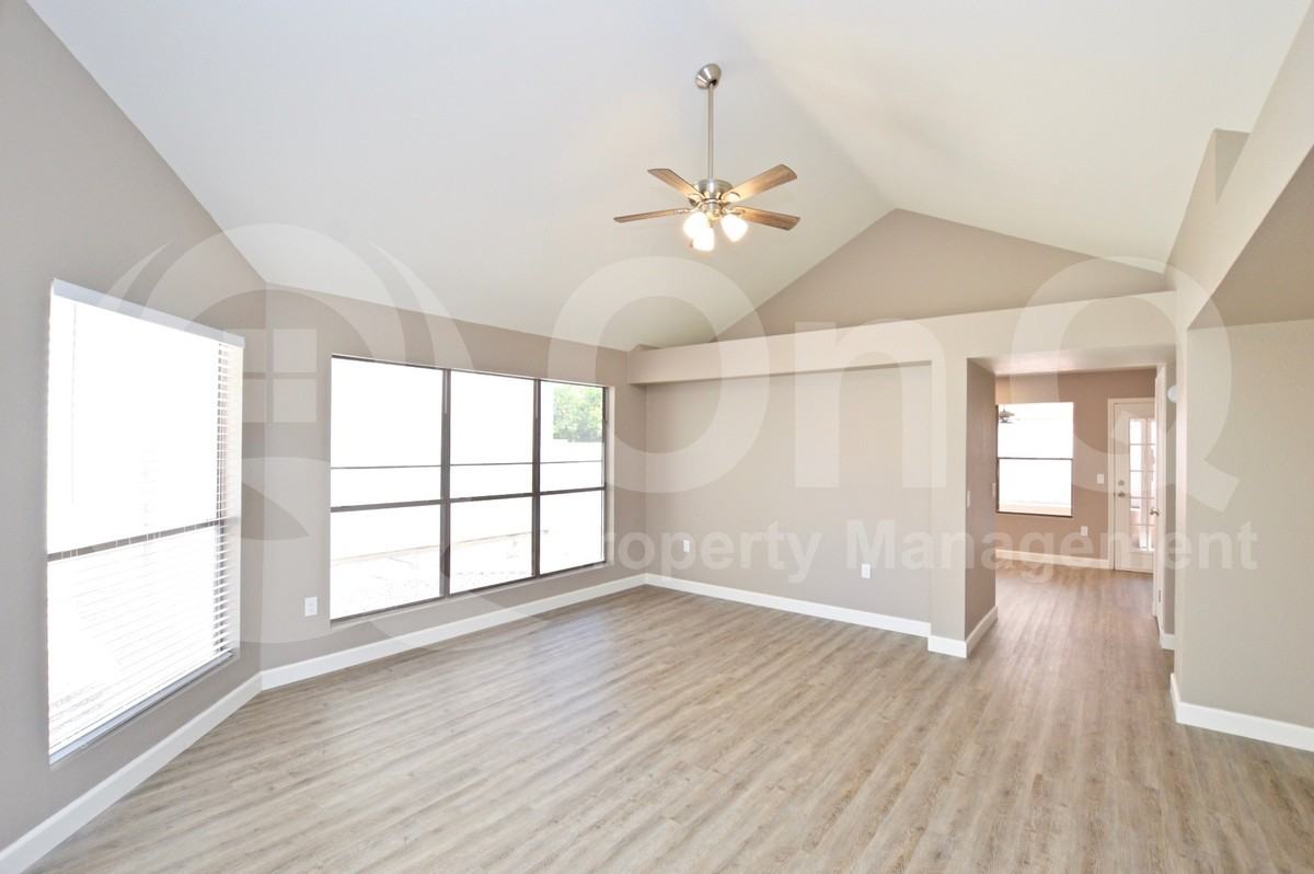 1501 E Commerce Ave - Photo 7 of 19