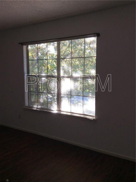 852 W Collins St - Photo 3 of 7