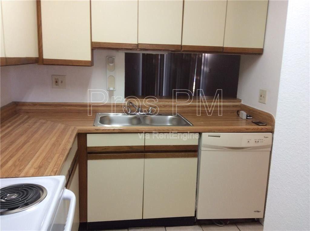 852 W Collins St - Photo 4 of 7