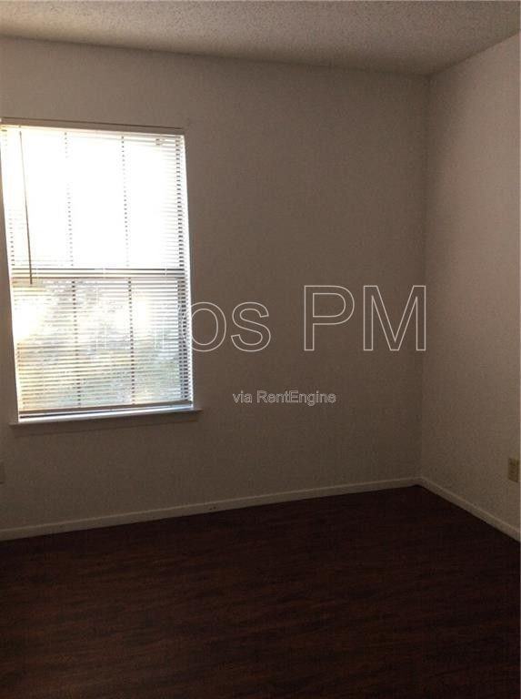 852 W Collins St - Photo 5 of 7