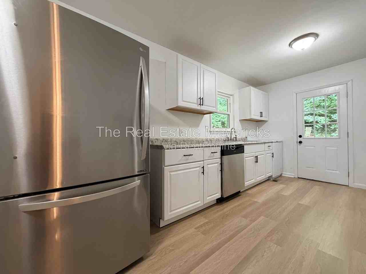 128 Phillips Hollow Rd - Photo 4 of 19