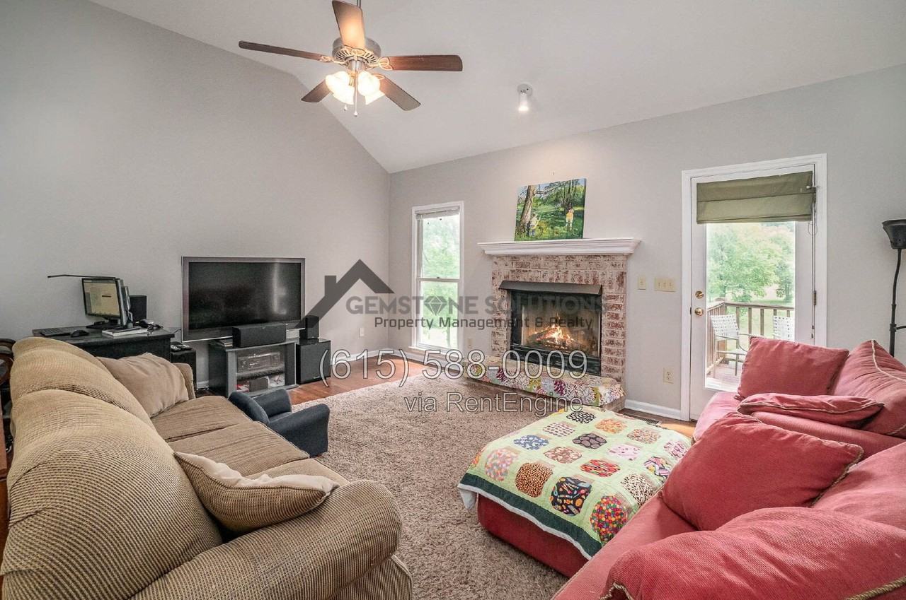 4446 Pratt Ln - Photo 5 of 28