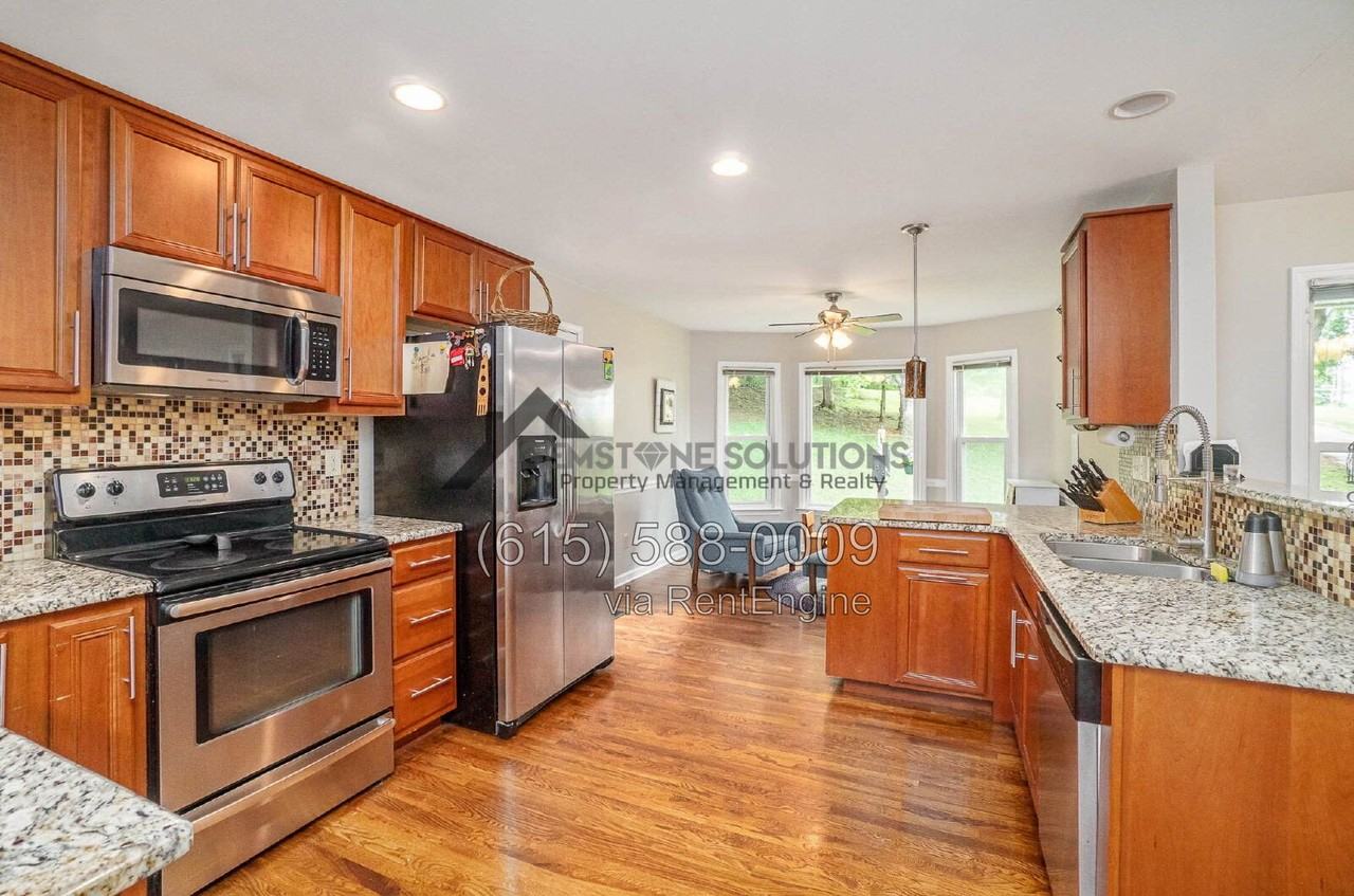 4446 Pratt Ln - Photo 7 of 28