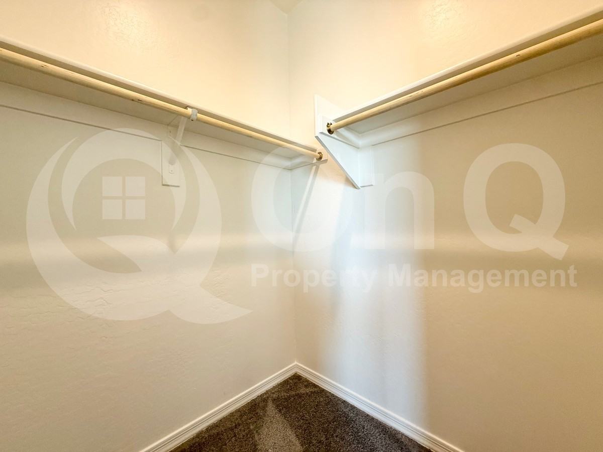 775 W Flintlock Way - Photo 5 of 23