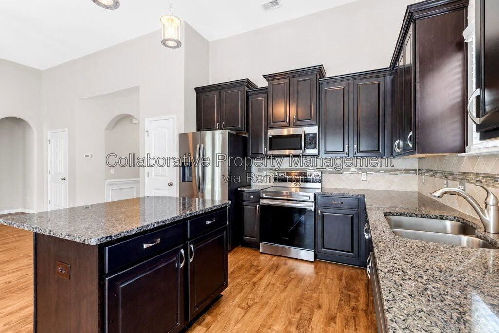 105 Richmond Walk Dr - Photo 4 of 21