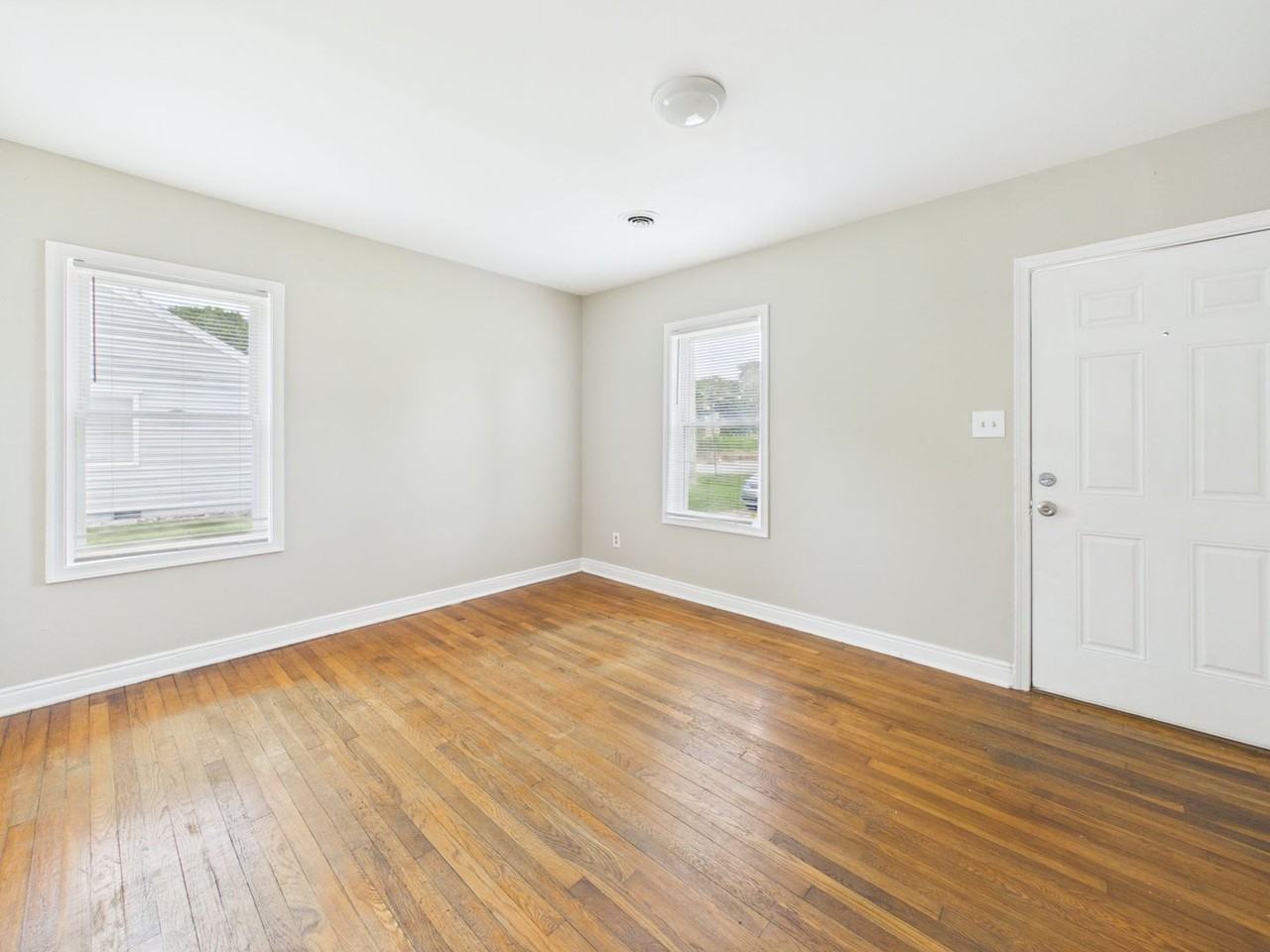 2907 Creighton Rd - Photo 2 of 21