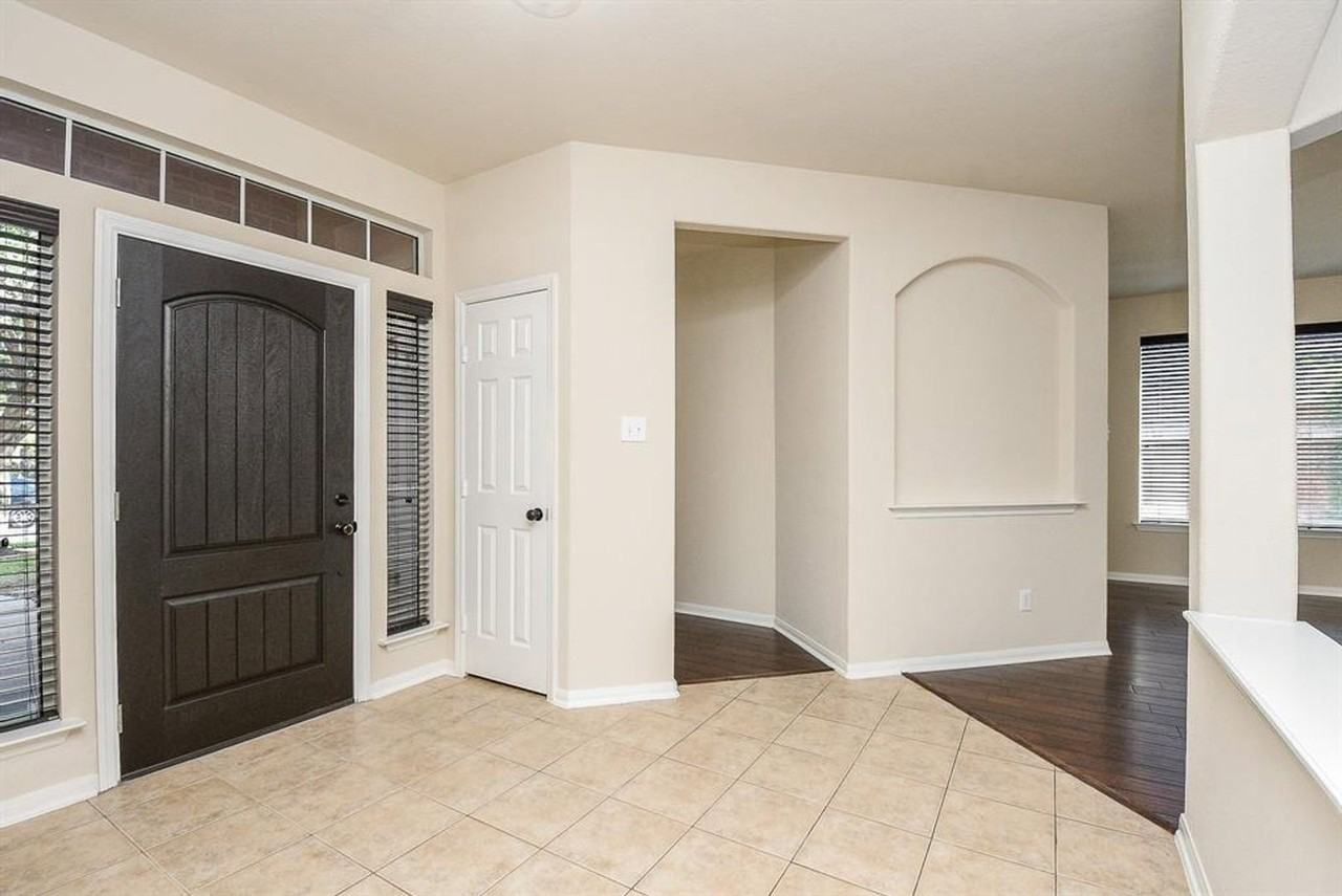 9135 Edgeloch Dr - Photo 3 of 24