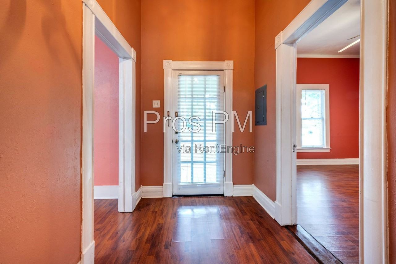 912 N Elm St - Photo 3 of 18