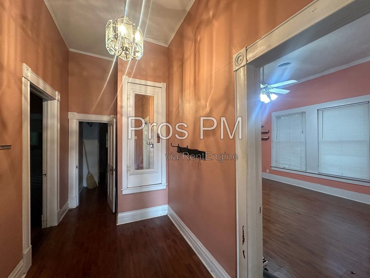 912 N Elm St - Photo 4 of 18