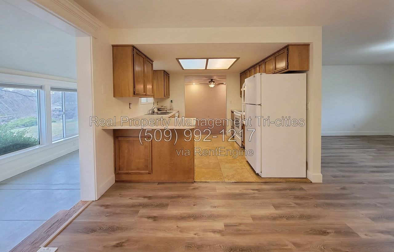 249 Rachel Rd - Photo 4 of 22
