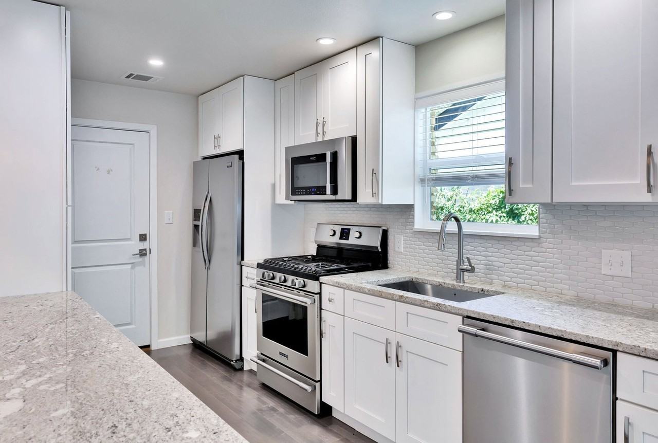 2815 Inridge Dr - Photo 4 of 50
