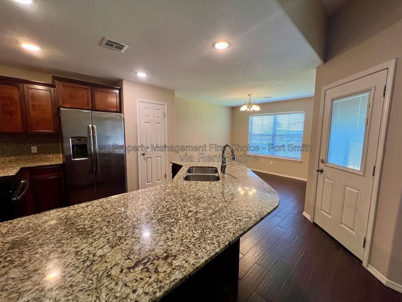 507 Ridge Point Dr - Photo 4 of 20