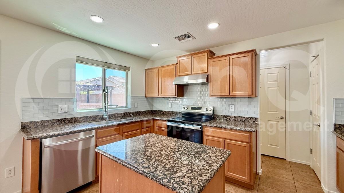 5731 W Beth Dr - Photo 6 of 27