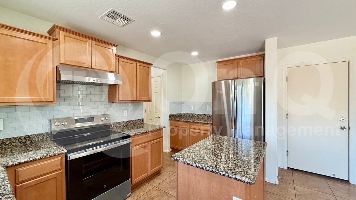 5731 W Beth Dr - Photo 7 of 27