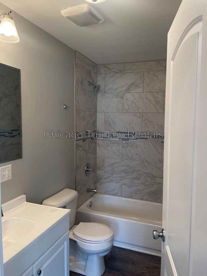 1935 S Jefferson St #2R - Photo 4 of 9
