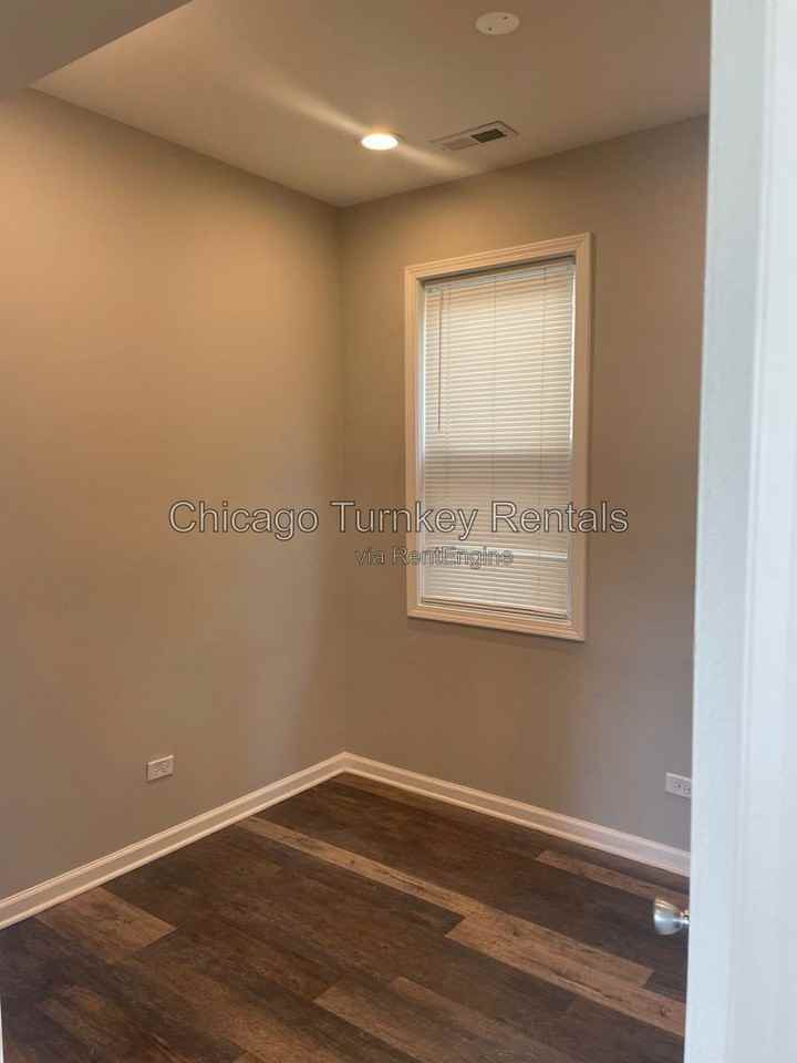 1935 S Jefferson St #2R - Photo 6 of 9