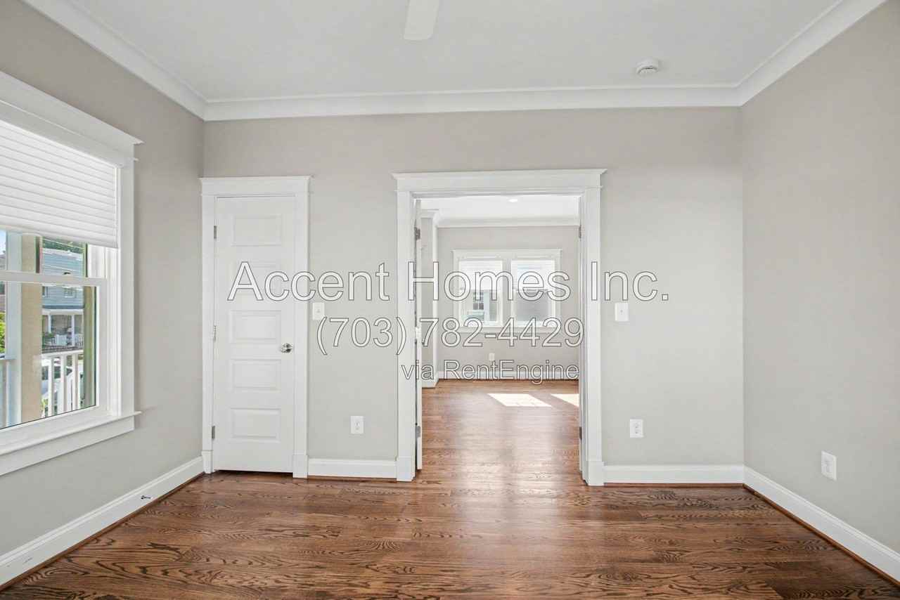 14 W Caton Ave - Photo 6 of 34