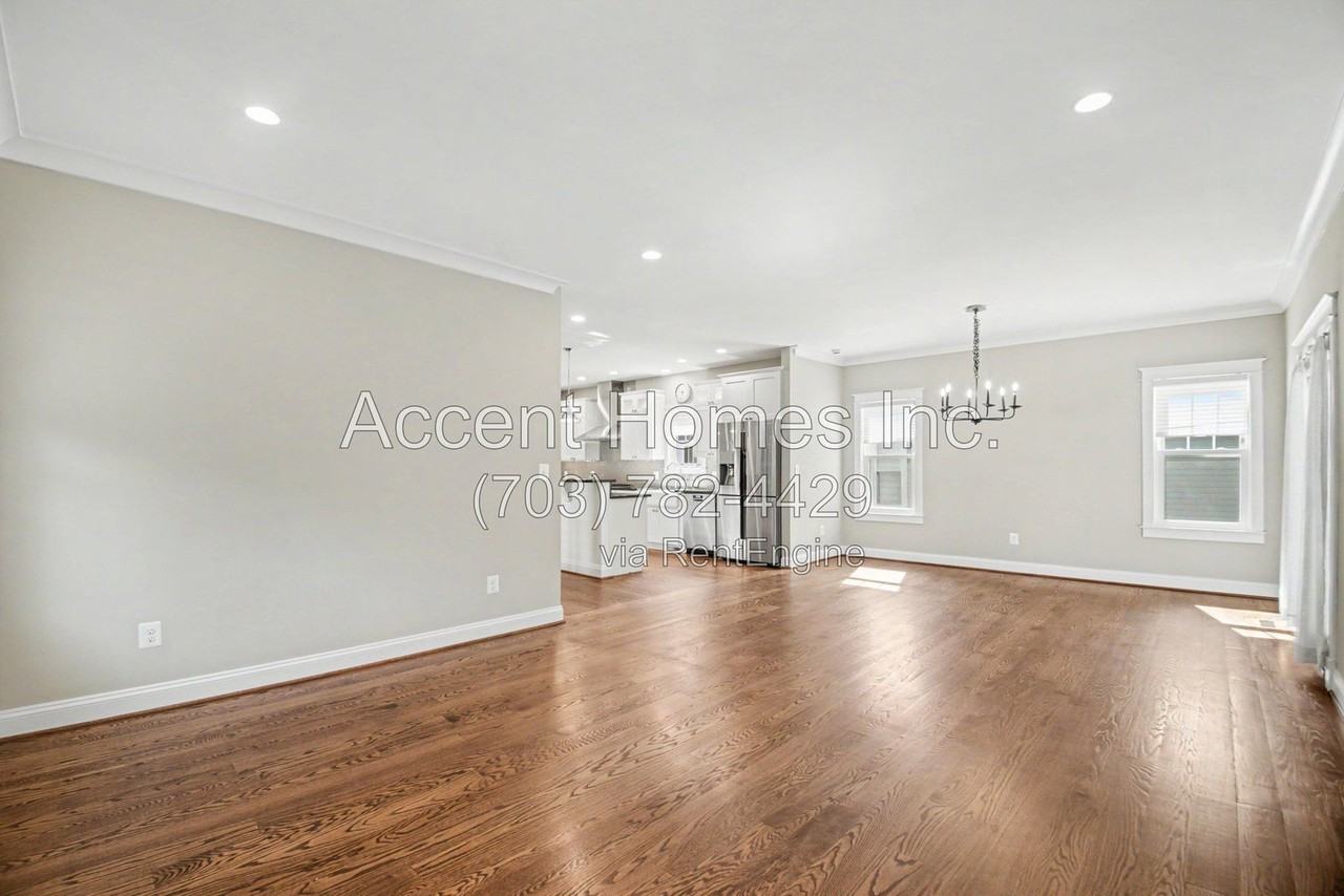 14 W Caton Ave - Photo 7 of 34