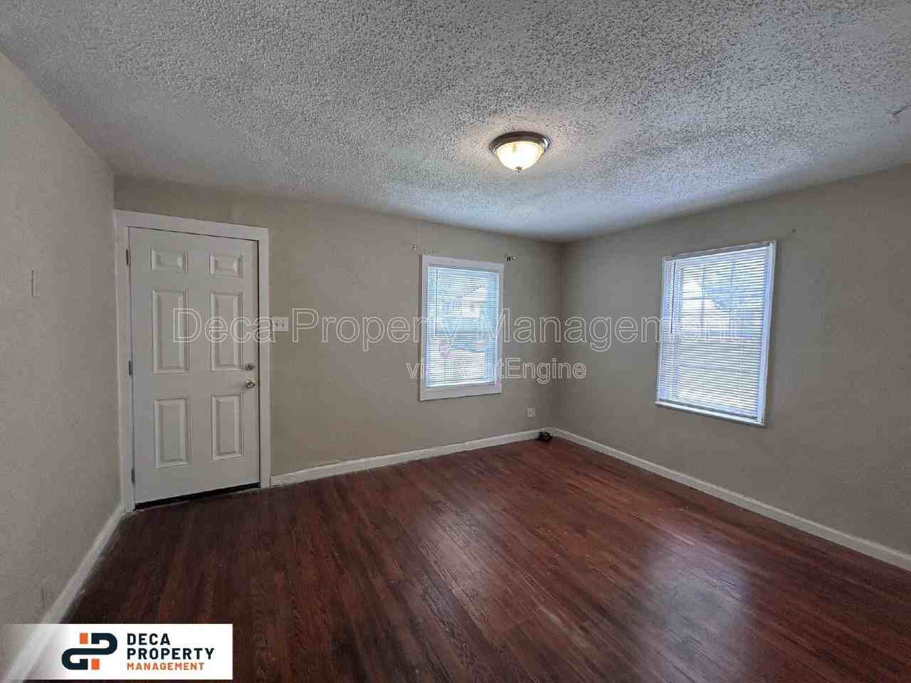 5318 Winslow Dr - Photo 3 of 15