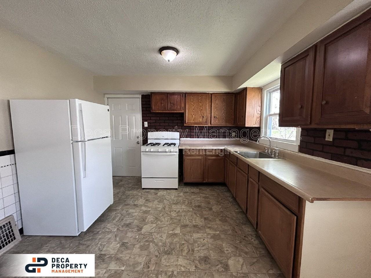 5318 Winslow Dr - Photo 5 of 15