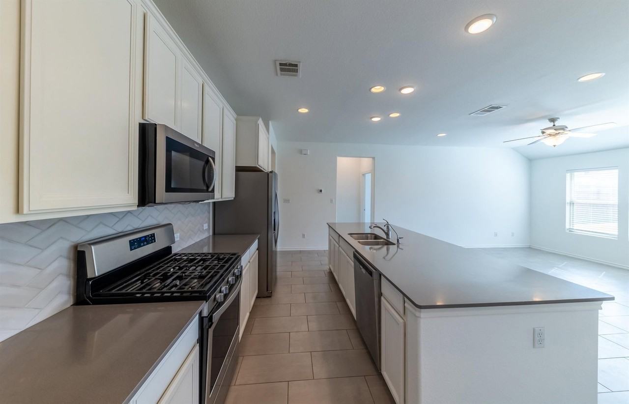 801 S San Marcos - Photo 6 of 21