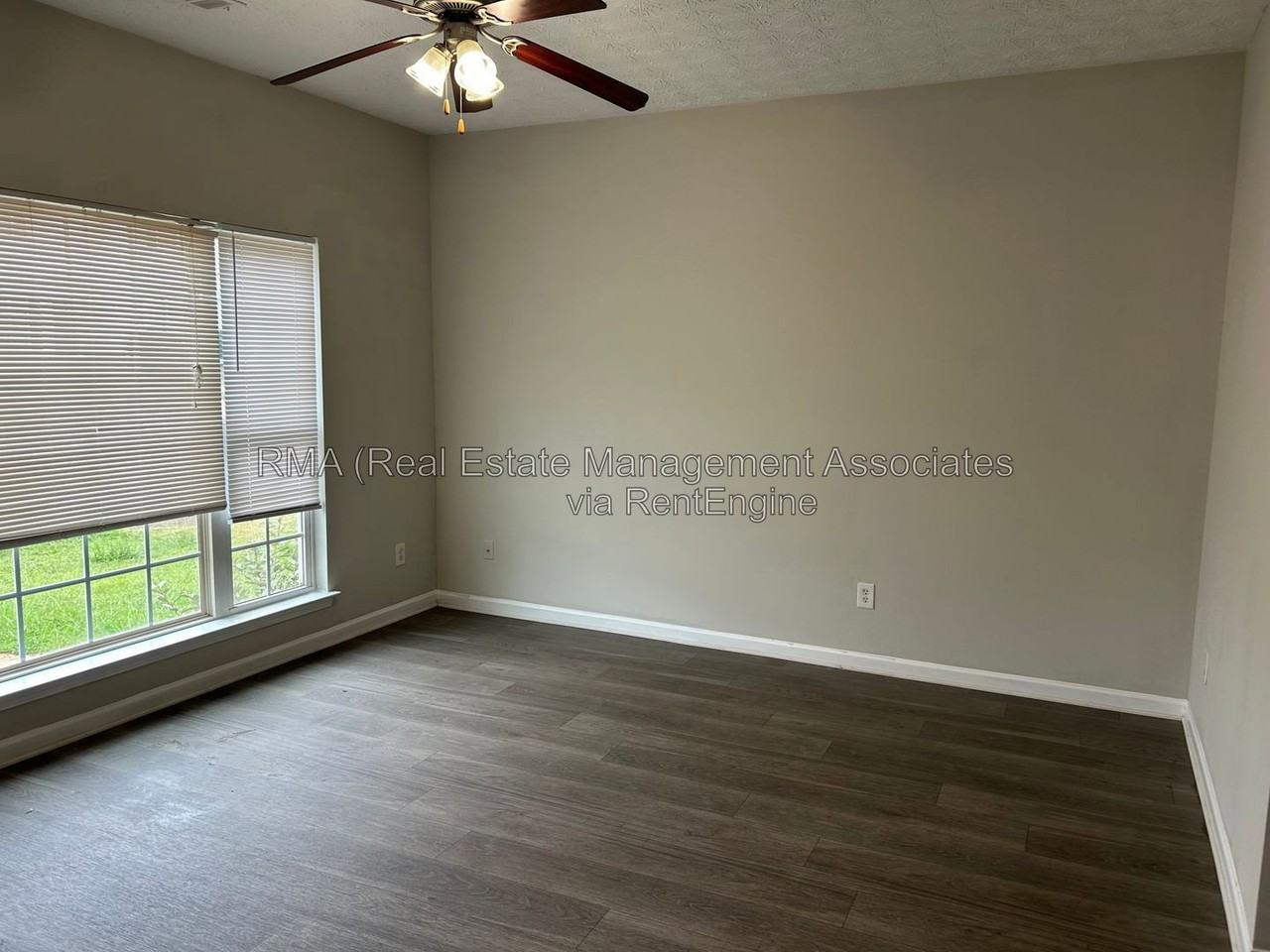 1749 Carrington Dr - Photo 2 of 10