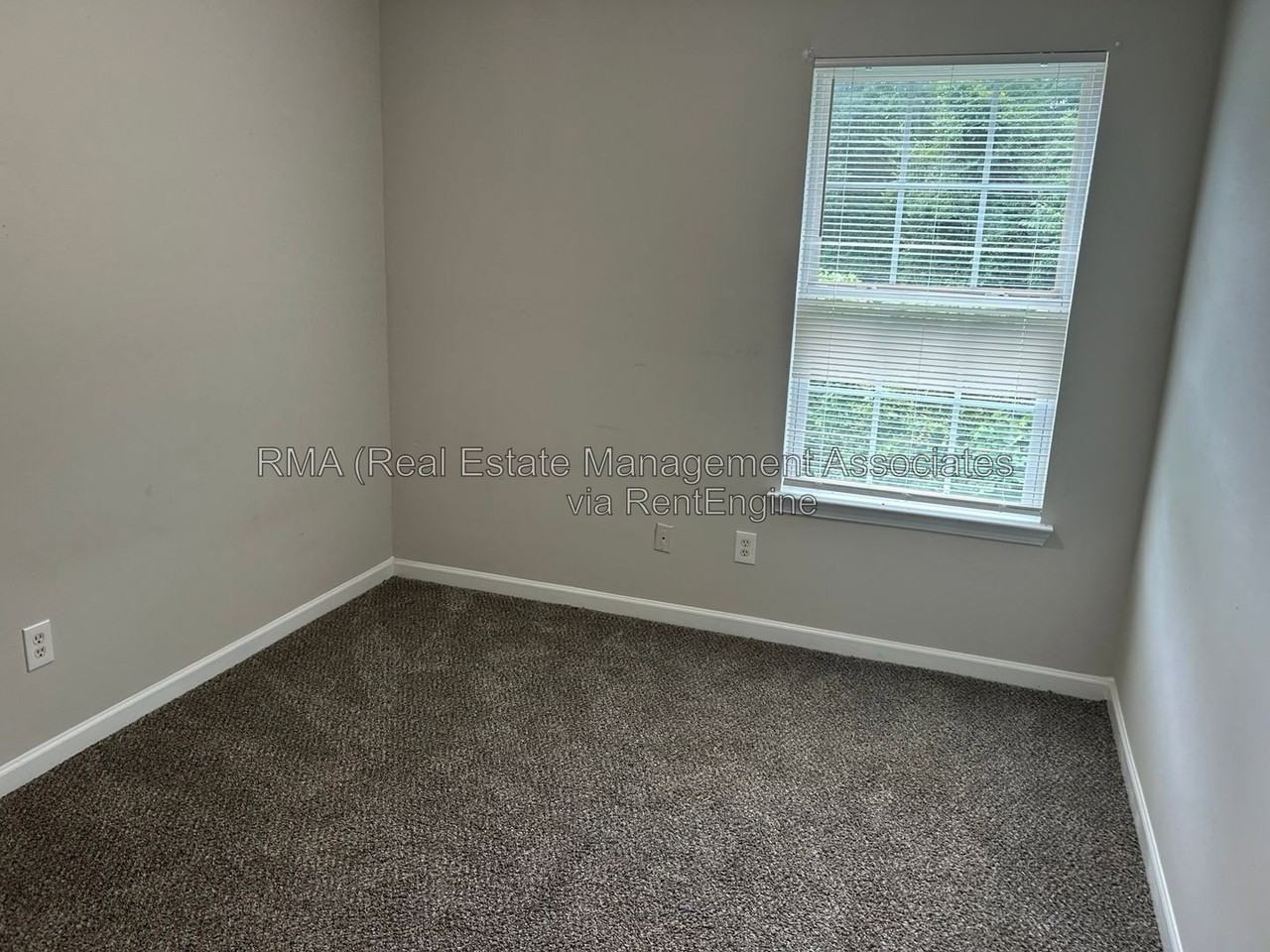 1749 Carrington Dr - Photo 3 of 10