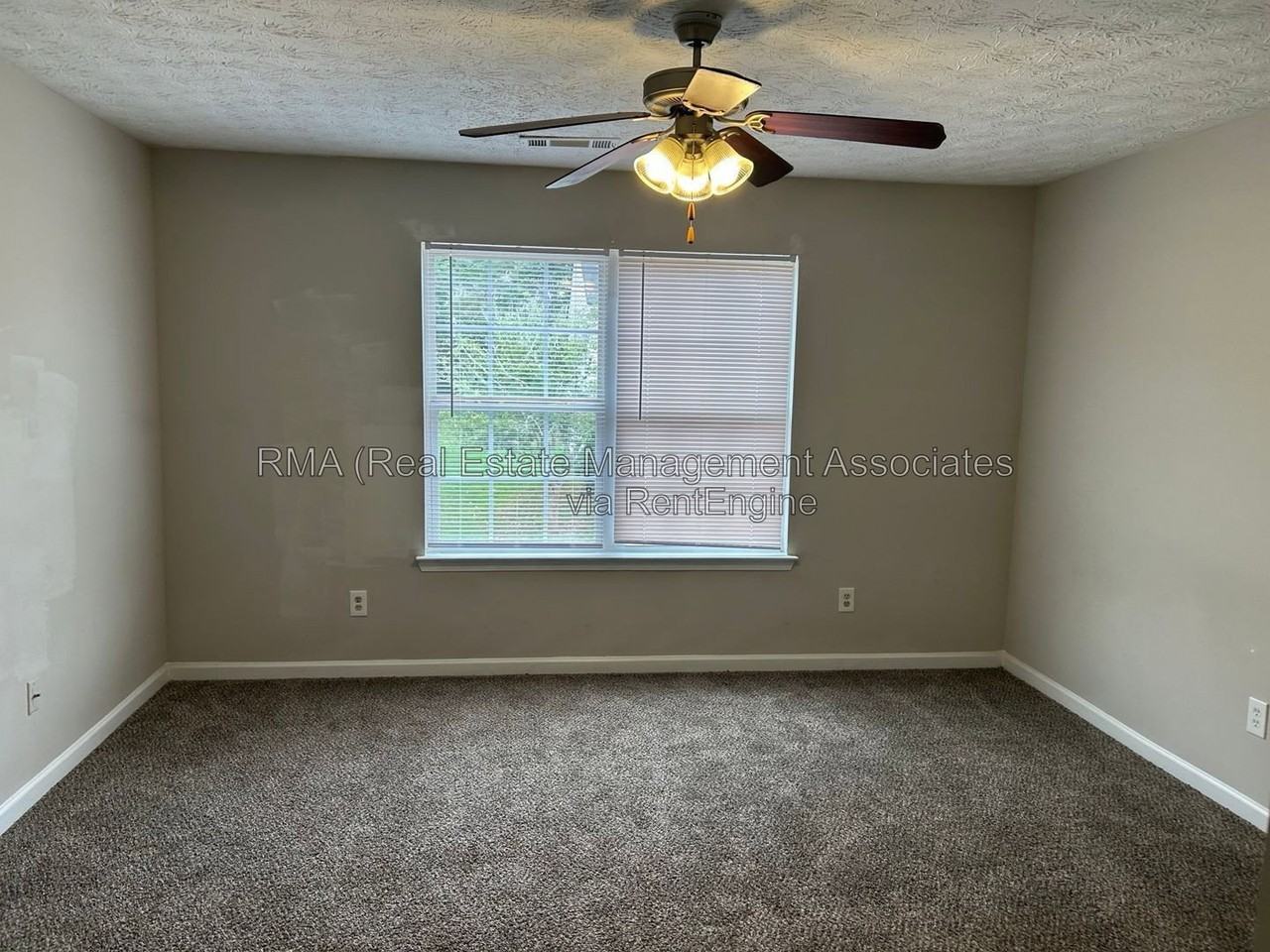 1749 Carrington Dr - Photo 6 of 10