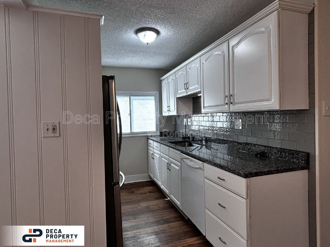 8911 Kammerer Ave - Photo 3 of 20
