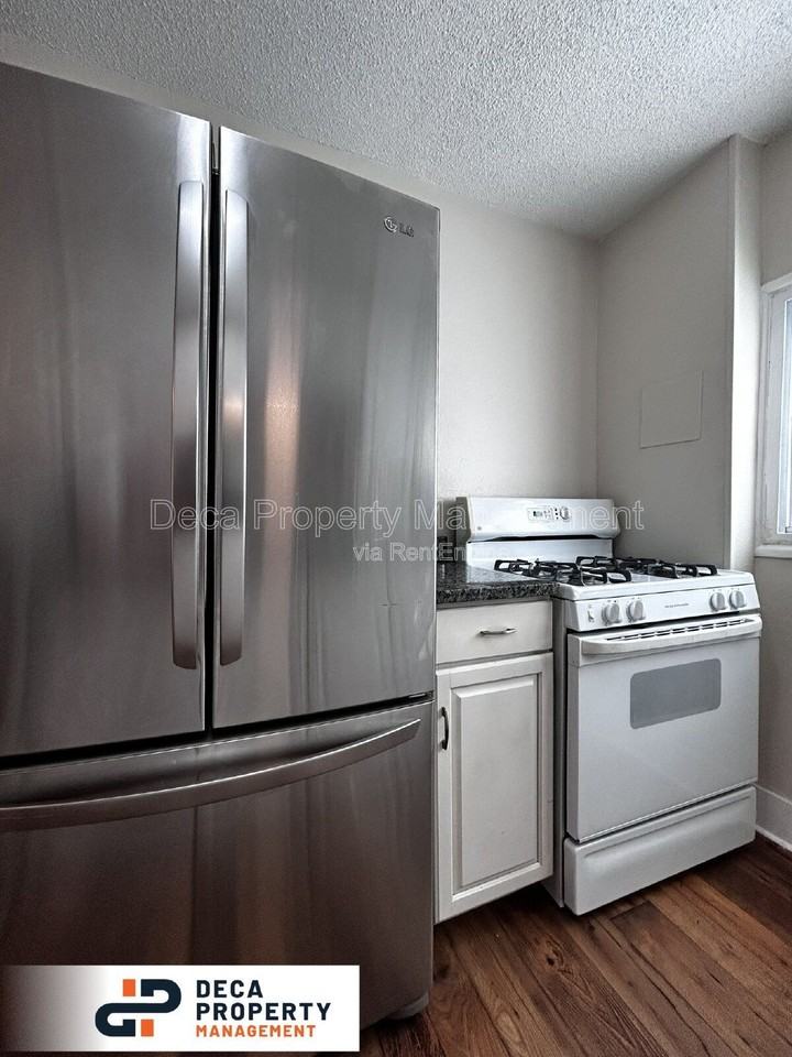 8911 Kammerer Ave - Photo 4 of 20