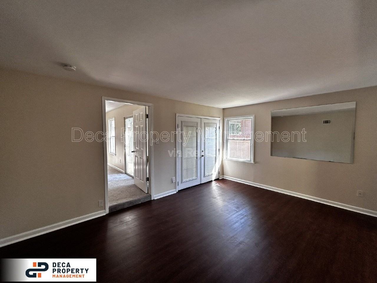 8911 Kammerer Ave - Photo 7 of 20