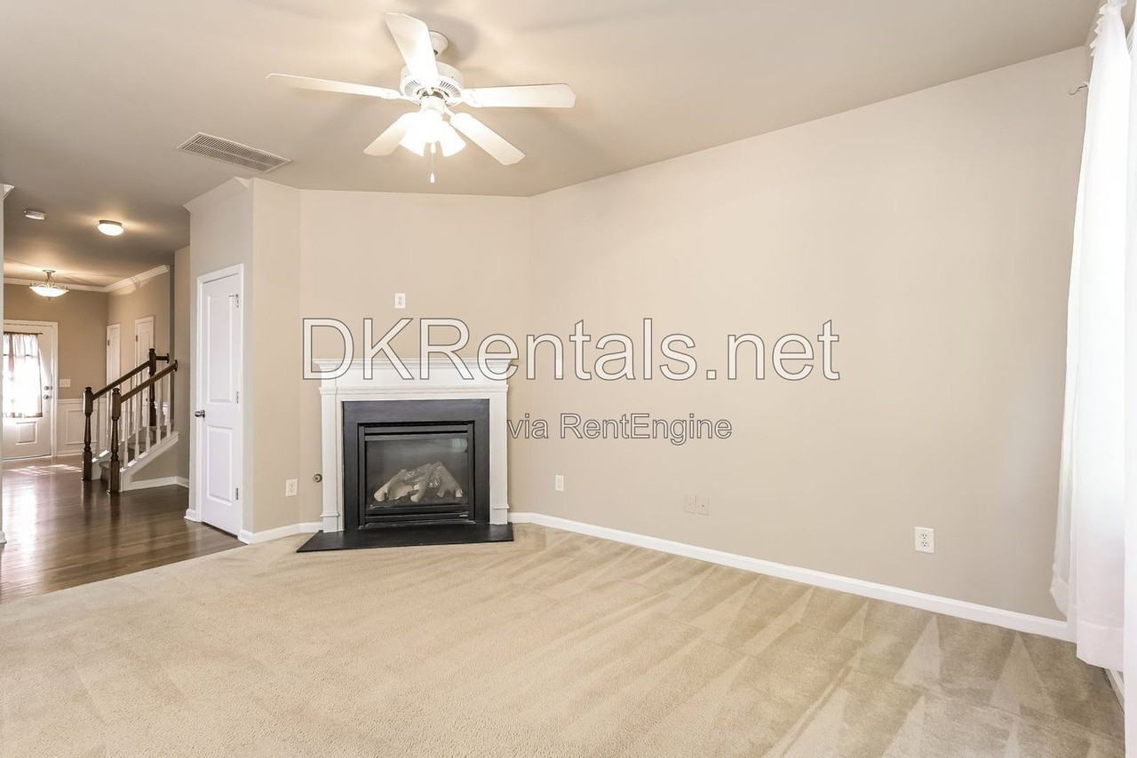 4102 Dahlgreen Way - Photo 3 of 15