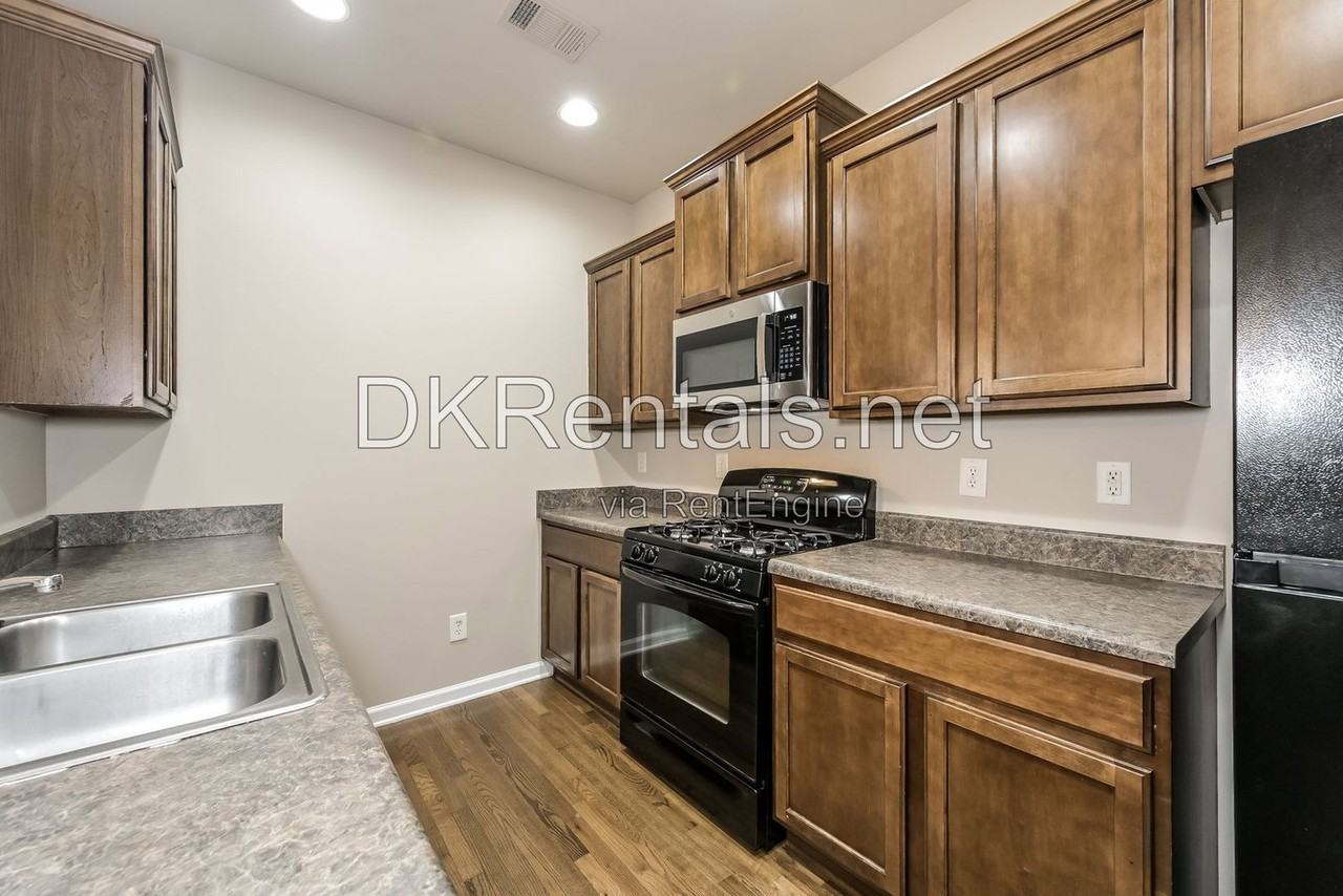 4102 Dahlgreen Way - Photo 5 of 15