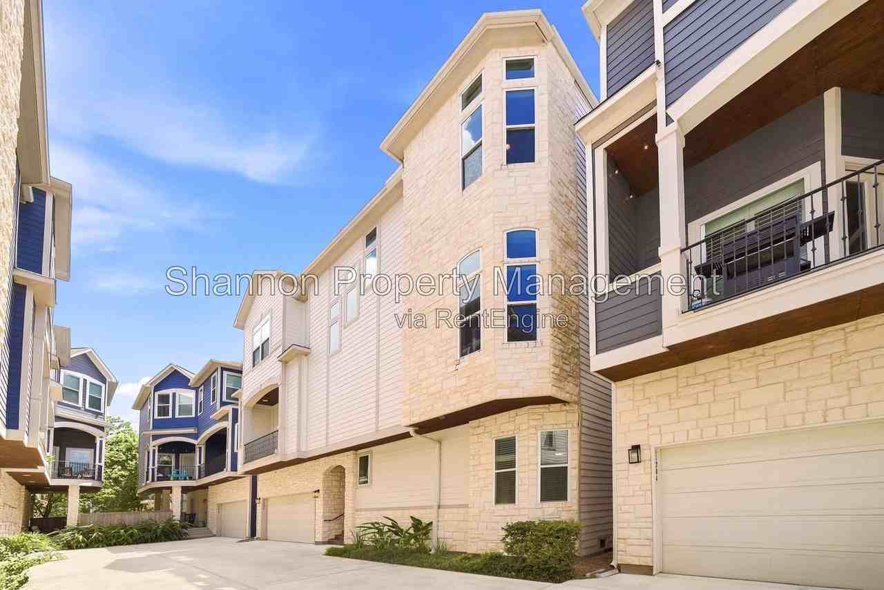 1204 W 16th St #B - Photo 3 of 46