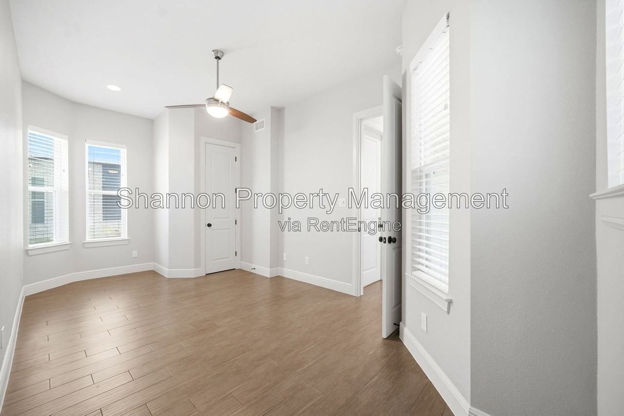 1204 W 16th St #B - Photo 7 of 46