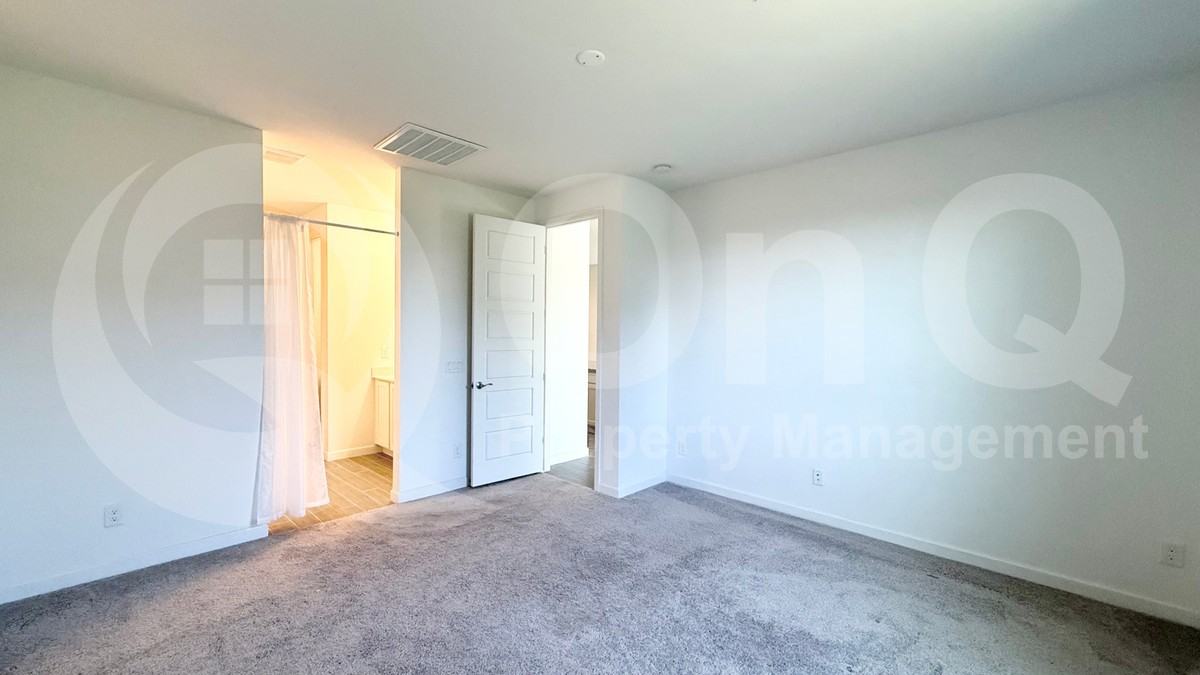 11225 E Ulysses Ave - Photo 7 of 19