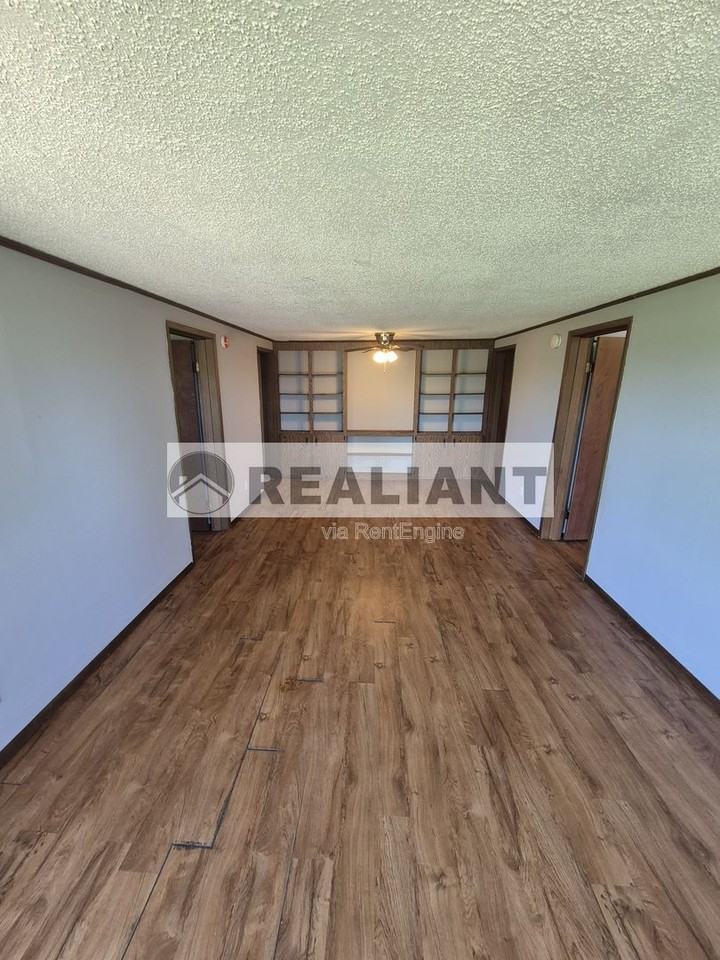 406 Amhurst Drive - Photo 2 of 14