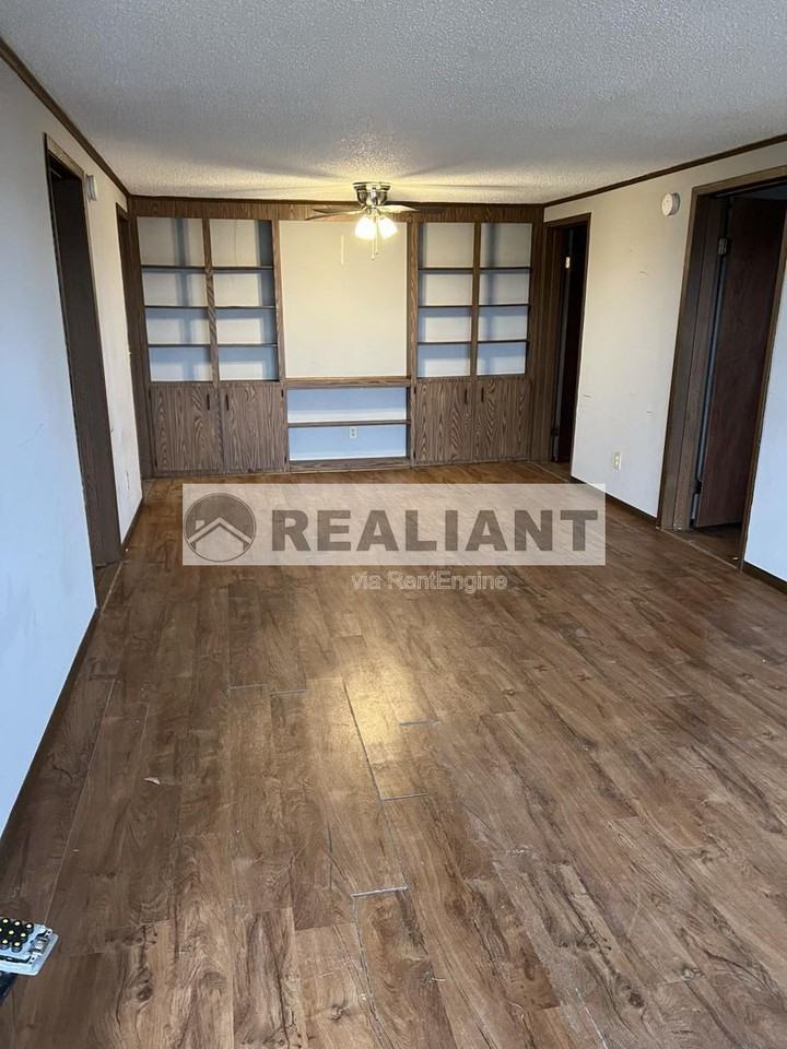 406 Amhurst Drive - Photo 3 of 14