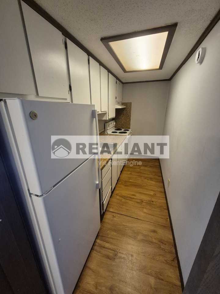 406 Amhurst Drive - Photo 4 of 14