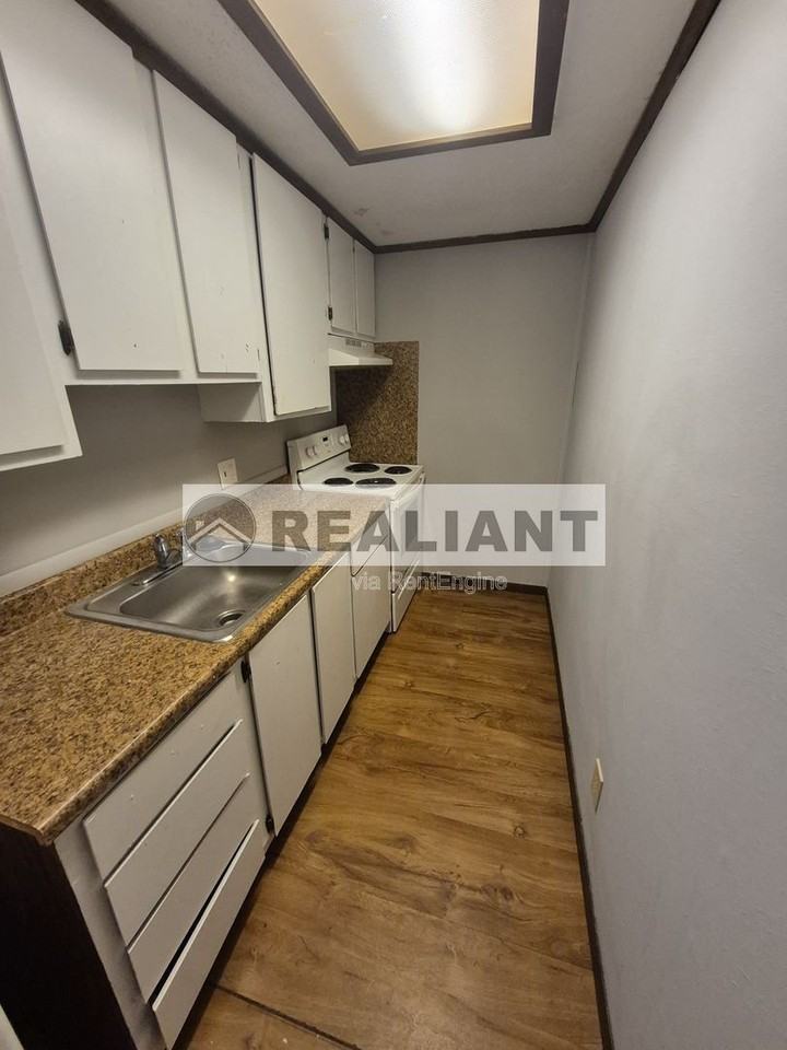 406 Amhurst Drive - Photo 5 of 14
