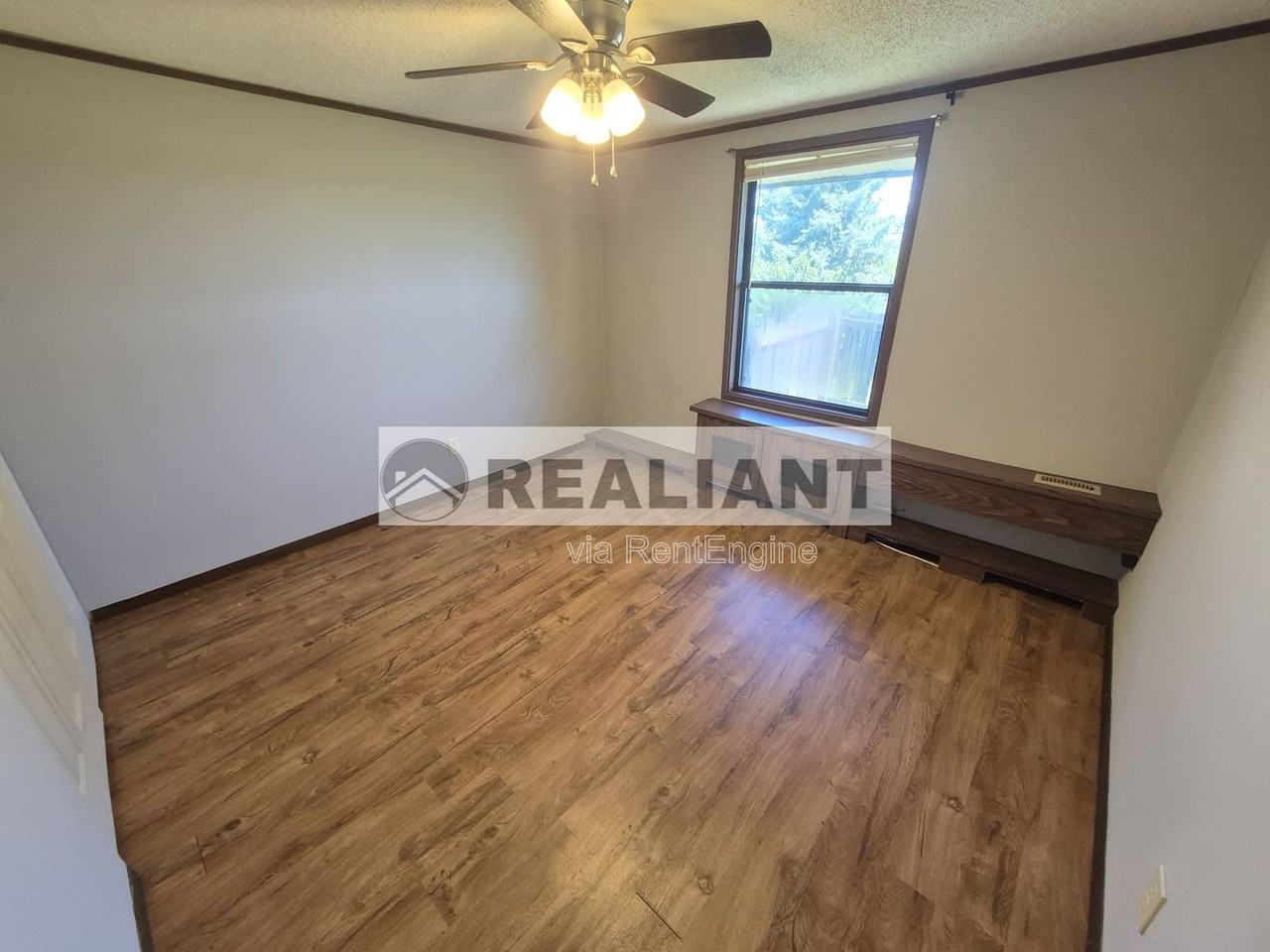 406 Amhurst Drive - Photo 7 of 14